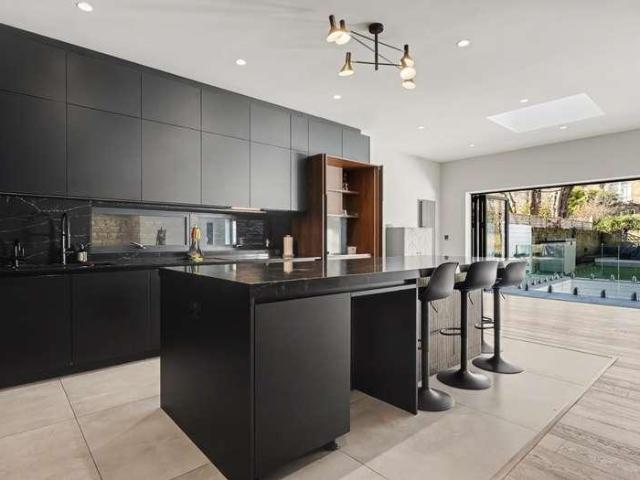 Flat for sale in South Hampstead, Greater London