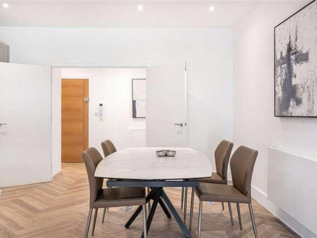Flat for sale in Cockfosters, Greater London