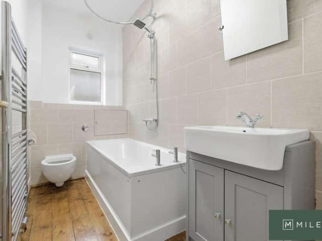 Flat for sale in Harlesden, Greater London