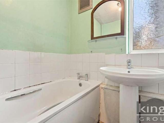 Flat for sale in Tottenham Hale, Greater London