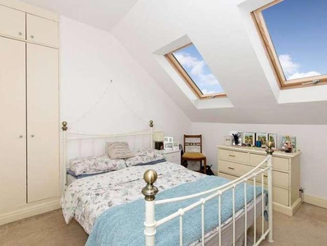Flat for sale in Furzedown, Greater London
