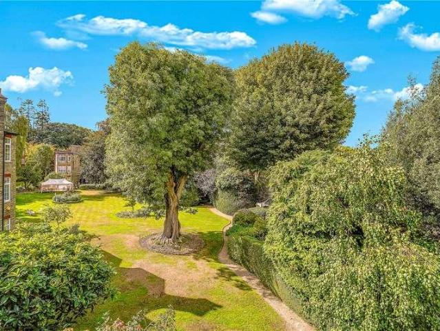 Flat for sale in Muswell Hill, Greater London