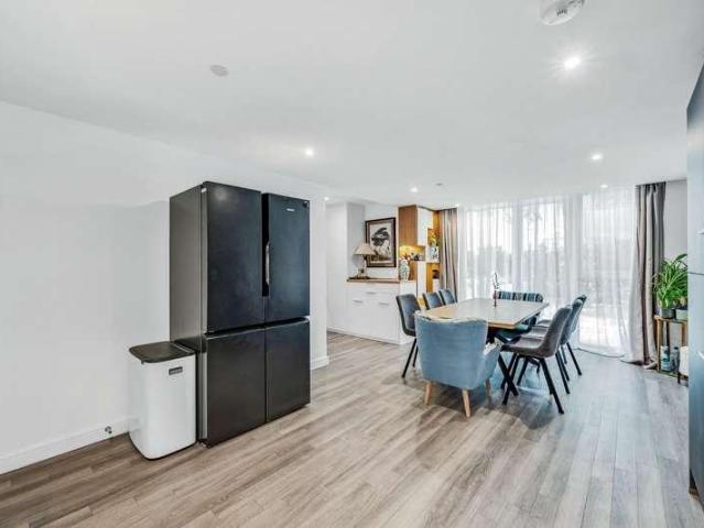 Flat for sale in London Borough of Ealing, Greater London
