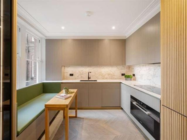 Flat for sale in Brompton, Greater London