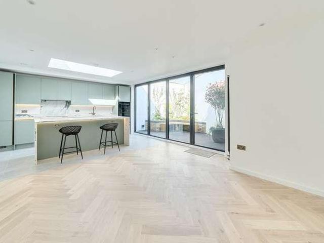 Flat for sale in Greater London