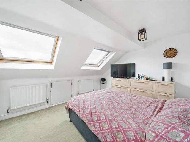 Flat for sale in London Borough of Merton, Merton Park