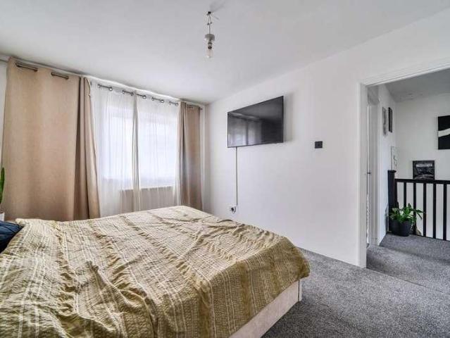 Flat for sale in Spring Vale, Hampshire