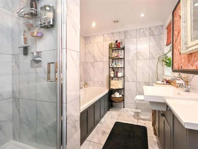 Flat for sale in Eastbourne, East Sussex