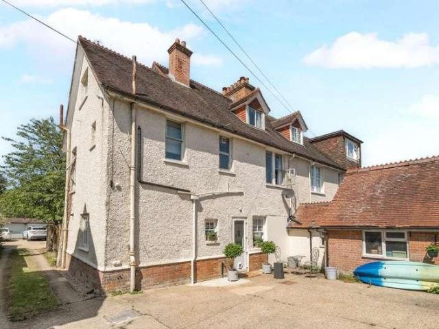 Flat for sale in Westborough, Surrey
