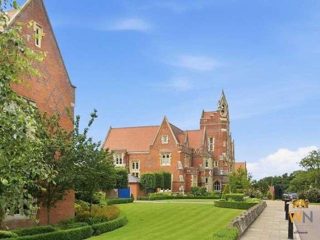 Flat for sale in The Galleries, Navestock Side
