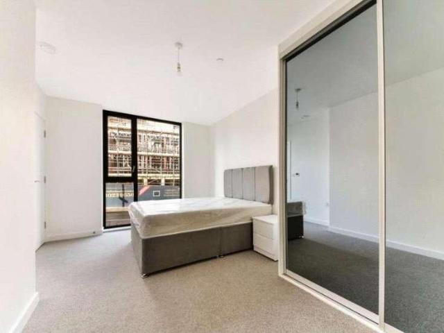 Flat for sale in Stratford Marsh, Greater London
