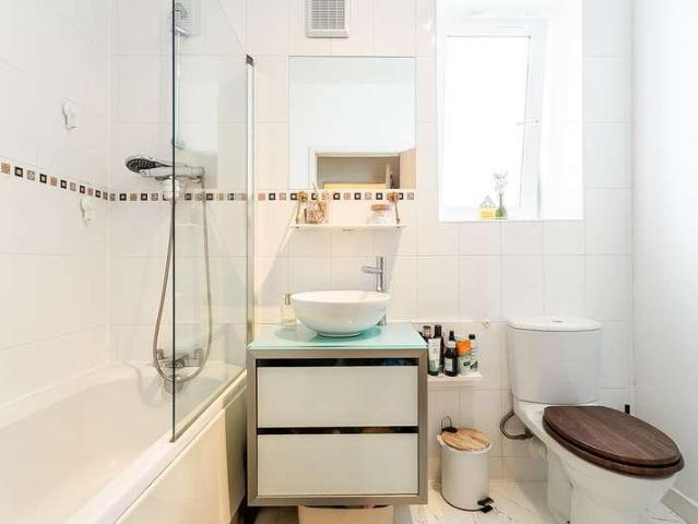 Flat for sale in Leith Links, Scotland