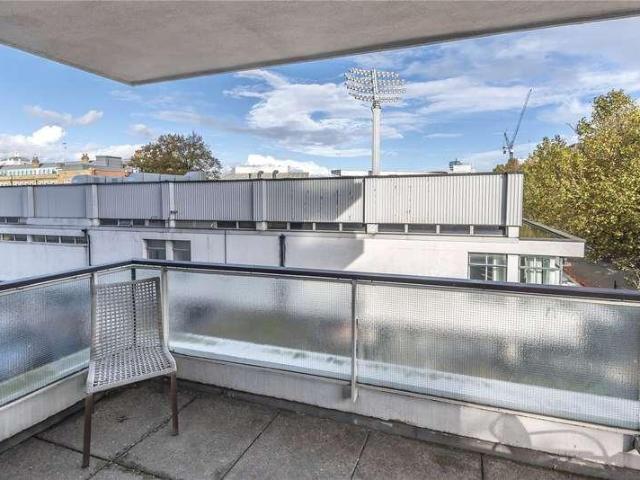 Flat for sale in St. John's Wood, Greater London