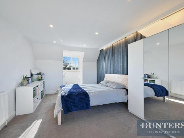 Flat for sale in West Ewell, Ewell