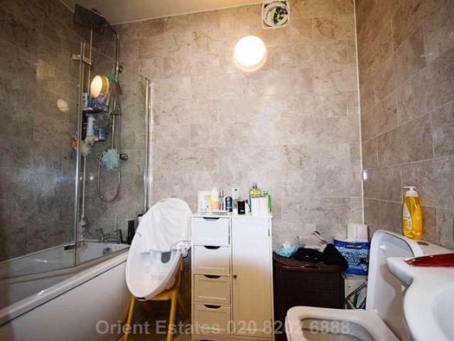 Flat for sale in Hendon, Greater London