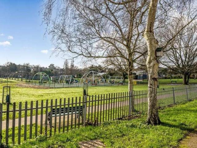 Flat for sale in Colney Hatch, Greater London
