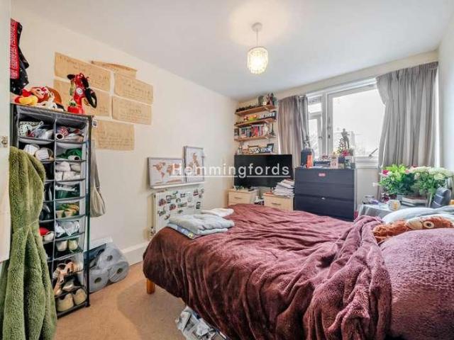 Flat for sale in Battersea, Greater London