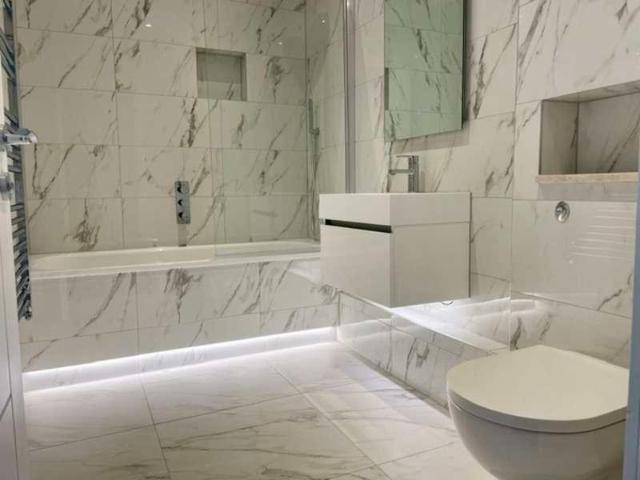 Flat for sale in Berrylands, Greater London