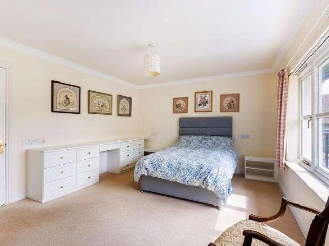 Flat for sale in Christ's Hospital, Horsham