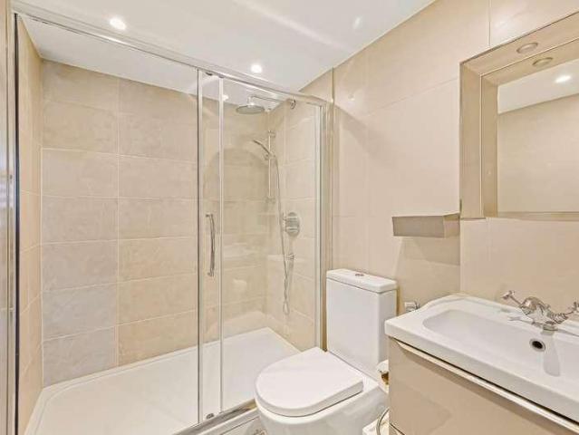 Flat for sale in Paddington, Greater London