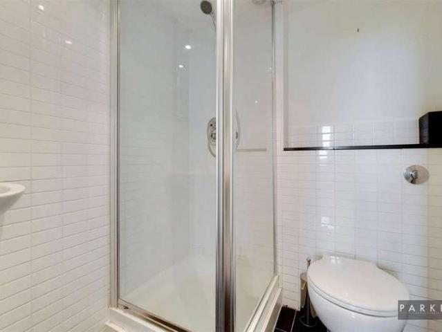 Flat for sale in Fulham, Greater London