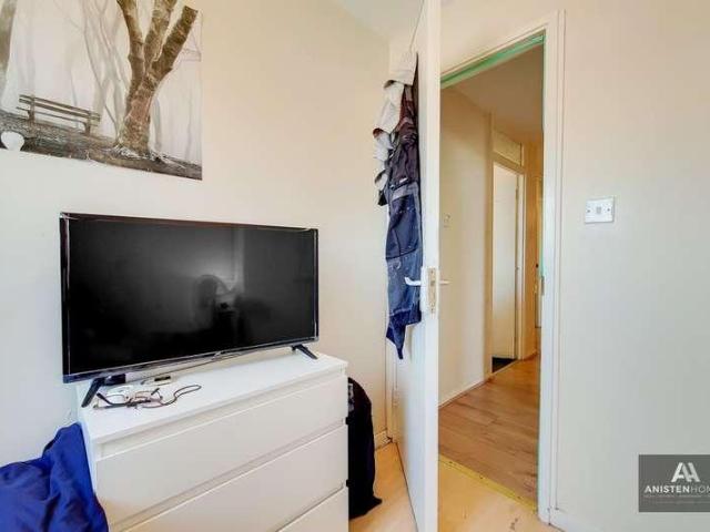 Flat for sale in Gascoigne Estate, Greater London