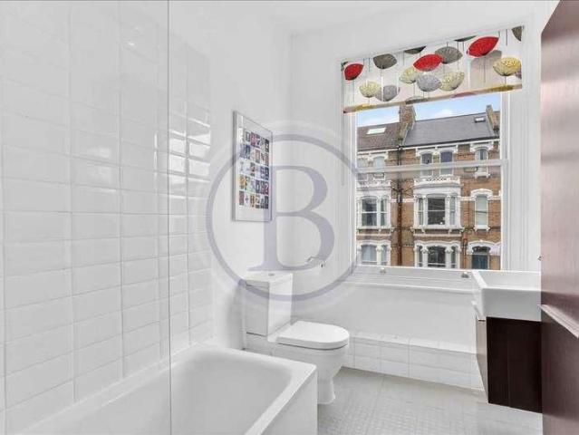 Flat for sale in Archway, Greater London