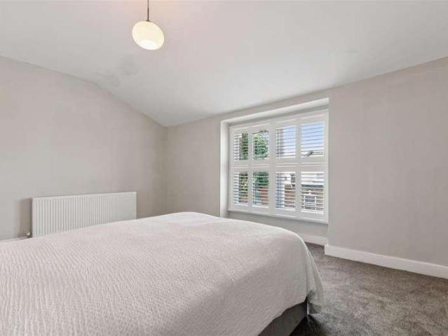 Flat for sale in London Borough of Ealing, Greater London