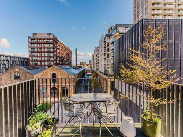 Flat for sale in Glyndon, Greater London