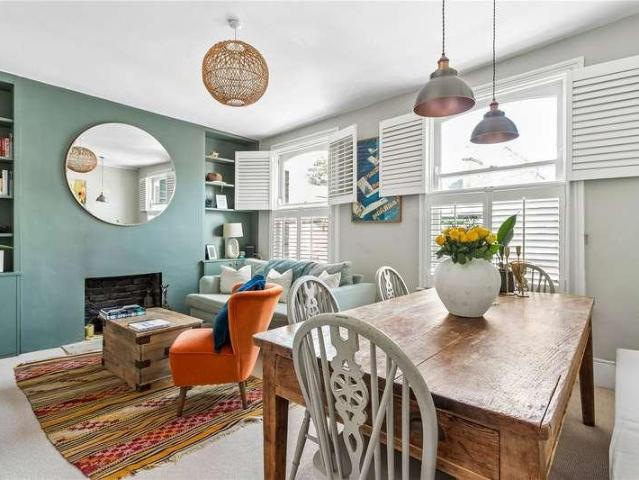 Flat for sale in Stoke Newington, Greater London