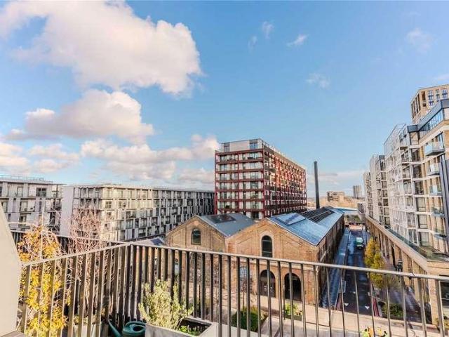 Flat for sale in Glyndon, Greater London