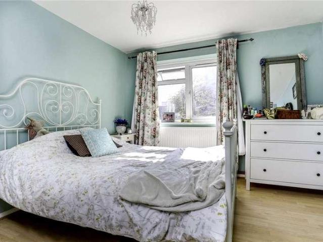 Flat for sale in London Borough of Islington, Greater London
