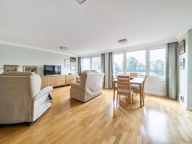 Flat for sale in London Borough of Hounslow, Greater London