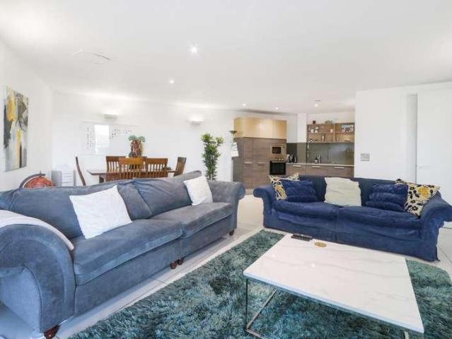 Flat for sale in London Borough of Hackney, Greater London