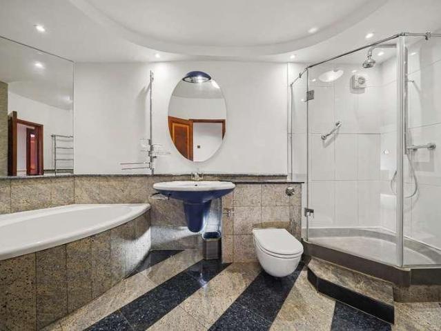 Flat for sale in Belsize Park, Greater London