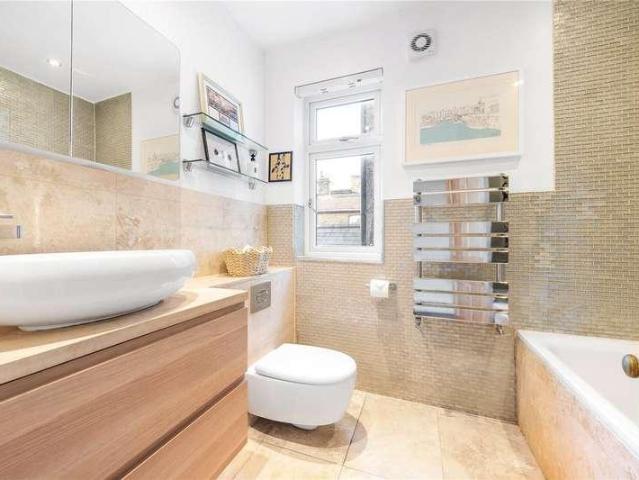 Flat for sale in East Dulwich, Greater London