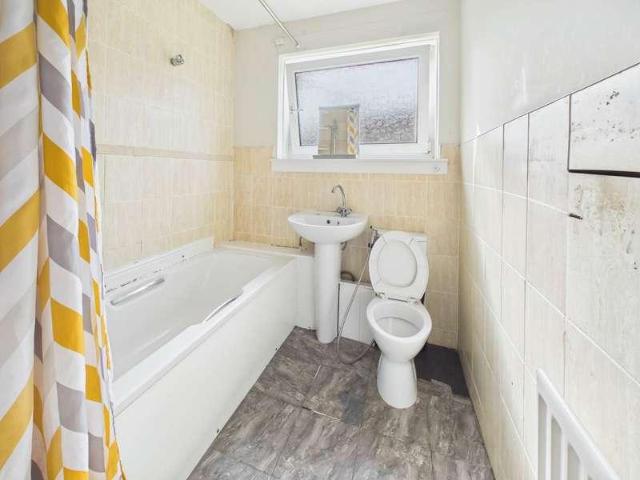 Flat for sale in Blairdardie, Scotland