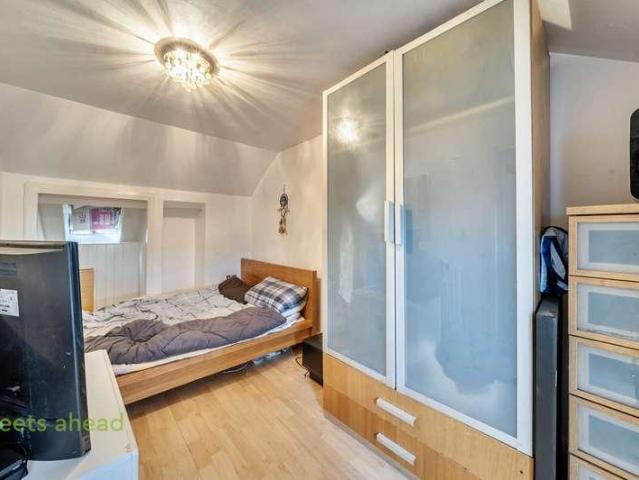 Flat for sale in London Borough of Croydon, Greater London
