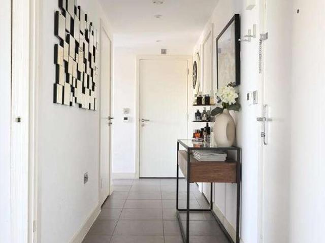 Flat for sale in Upper Clapton, Greater London