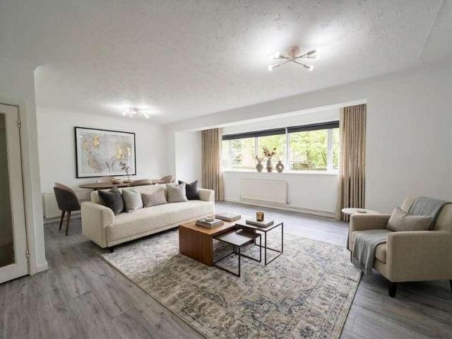 Flat for sale in Little Stanmore, Greater London