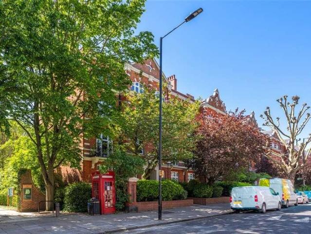 Flat for sale in Maida Vale, Greater London