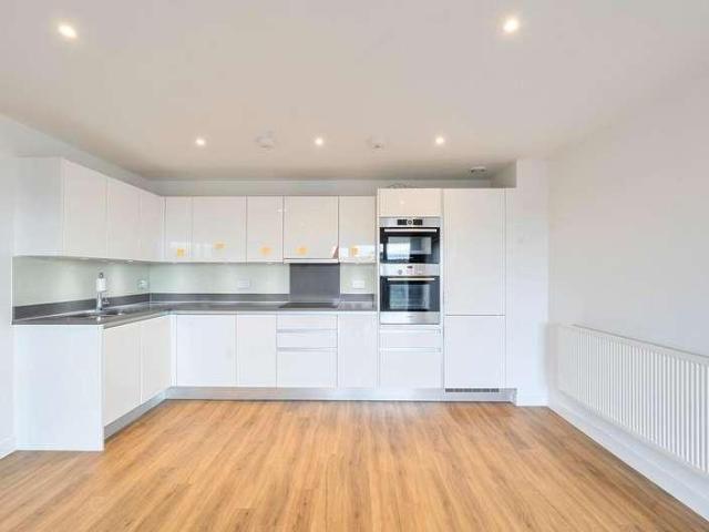 Flat for sale in Little Stanmore, Greater London