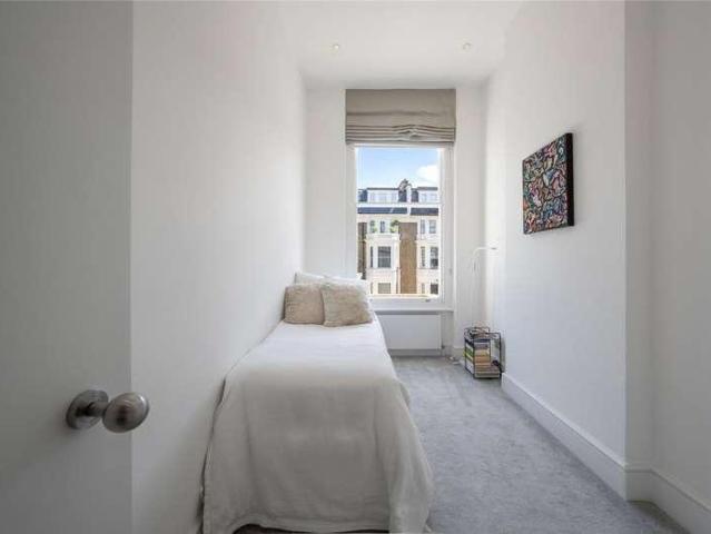 Flat for sale in Maida Vale, Greater London
