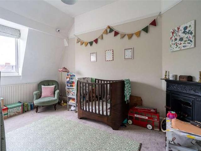 Flat for sale in Streatham, Greater London