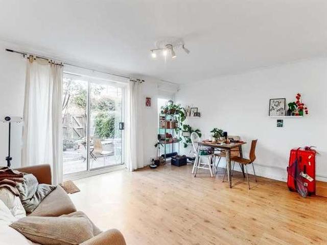 Flat for sale in Whitechapel, Greater London