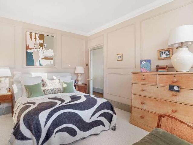 Flat for sale in London Borough of Lewisham, Greater London