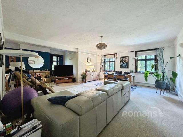 Flat for sale in Fleet, Hart