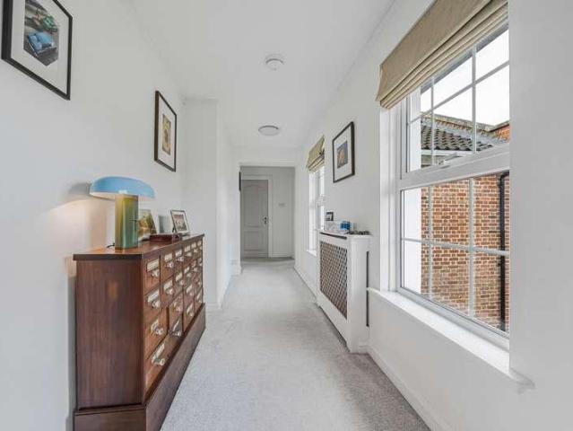 Flat for sale in Henley-on-Thames, Berrick Salome