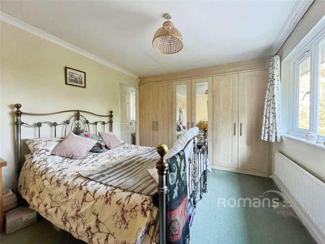 Flat for sale in Fole, Surrey