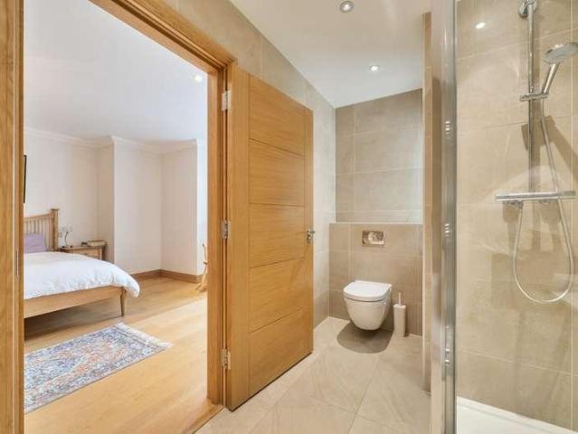 Flat for sale in Batchworth